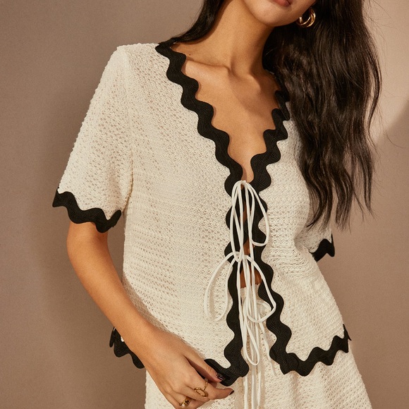 Commense Tops - Commense White Textured Knit Tie-Front Top Black Ric Rac Trim XS NWT